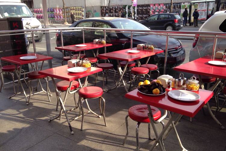 Meshur Sutluce Kokoreccisi Osmanbey Istanbul